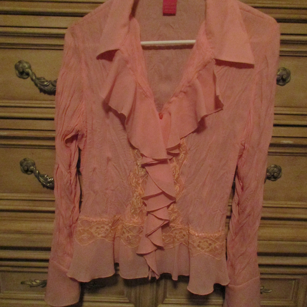 Lace & Ruffle - Picture 2 of 6